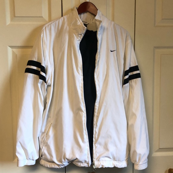 nike windbreaker outfit